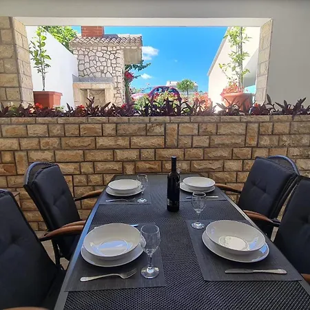 Flower Garden Apartment *