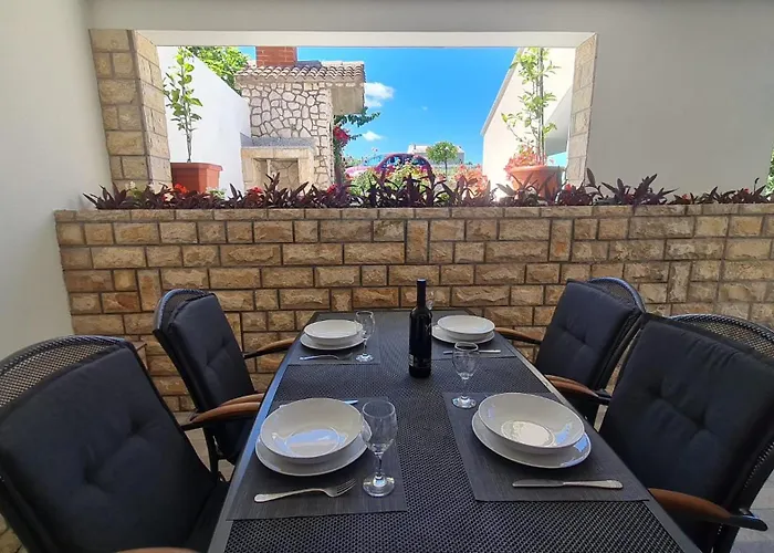 Flower Garden Apartment *