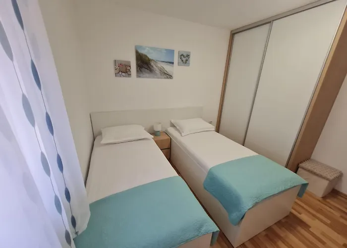 Flower Garden Apartment Ražanac