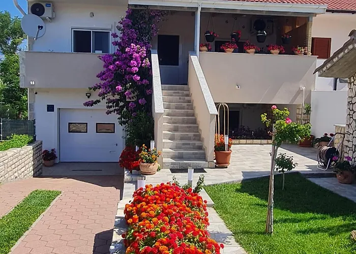 Apartment Flower Garden Ražanac